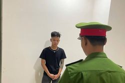 Bị chặn xe lúc rạng sáng, thanh niên rút dao đâm 2 người nguy kịch
