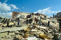 Động đất ở Venezuela: Khoảng 50.000 người mất tích, số người thiệt mạng có thể tăng mạnh, cộng đồng quốc tế chạy đua với 'tử thần'