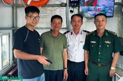 Trao trả hơn 17 triệu đồng cùng giấy tờ quan trọng cho du khách đánh rơi