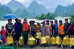 Đồn Biên phòng Cần Yên: Kịp thời giúp nhân dân khắc phục hậu quả mưa lũ