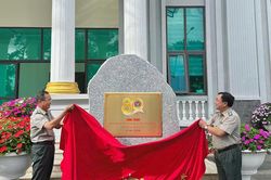 Thi hành án dân sự tỉnh Lâm Đồng gắn biển công trình chào mừng 80 năm Ngày truyền thống Ngành
