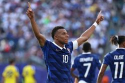 Mbappe rực sáng, Pháp hạ Thụy Điển 3-0