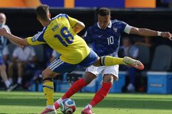 Trực tiếp Ph&aacute;p vs Thụy Điển 0-0 (H1) Mbappe bị từ chối b&agrave;n thắng