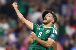 Mexico vượt Ecuador, v&agrave;o v&ograve;ng 16 đội