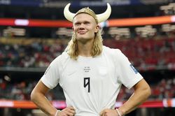 Erling Haaland - cỗ máy phi logic của thế giới bóng đá