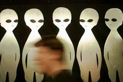 Nhà Trắng chọn học giả Harvard dẫn đầu nhóm điều tra UFO và bí ẩn người ngoài hành tinh