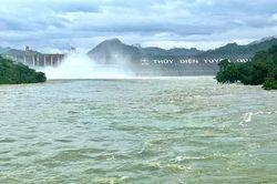 Ứng phó mưa lớn, Thủy điện Tuyên Quang mở cửa xả đáy