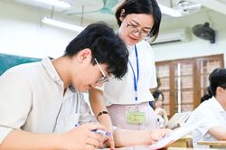 Phổ điểm khối A1 thi tốt nghiệp THPT năm 2026