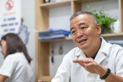 PGS Nguyễn Lân Hiếu lý giải nguyên nhân BV Đại học Y không kê đơn thuốc bổ