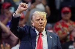 Hé lộ thu nhập 'khủng' của ông Trump từ kinh doanh tiền điện tử