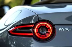Mazda sắp phát triển MX-5 mới, nhưng có một điều khiến người mê xe tiếc nuối