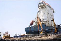 Tàu nước ngoài gặp nạn vì đi chệch khỏi tuyến đường Iran chỉ định