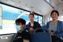 Thành phố Hồ Chí Minh: Người dân hào hứng trong ngày đầu miễn vé xe buýt