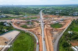 Cận cảnh thi công trên 'chảo lửa' công trường nút giao Quốc lộ và Cao tốc Đà Nẵng