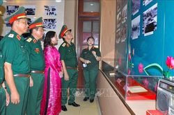 Triển lãm chuyên đề '80 năm tiếp bước dưới quân kỳ'