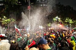 Mexico: Xảy ra giẫm đạp khi hơn 1 triệu người đổ về thủ đô ăn mừng chiến thắng tại World Cup