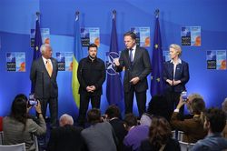 Italy ngăn NATO duy trì viện trợ quân sự cho Ukraine sau năm 2026