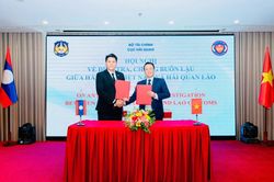 Hải quan Việt Nam và Hải quan Lào tăng cường hợp tác chống buôn lậu