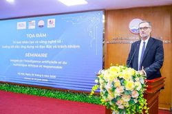 Đại sứ Ph&aacute;p tại Việt Nam: Kh&ocirc;ng để AI quyết định thay con người