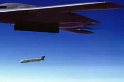 Mỹ lần đầu trang bị tên lửa diệt hạm LRASM cho B-2 Spirit để tìm tiêu diệt tàu chiến Trung Quốc ở tầm cực xa