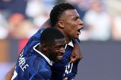 Mbappe lập kỳ tích, tuyển Pháp loại Thụy Điển
