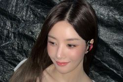Kwon Eun Bi khoe phong cách gợi cảm trước thềm Waterbomb