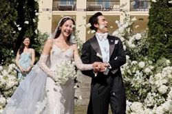 Yaya Urassaya hé lộ thiệp cưới, chuẩn bị cho hôn lễ tại Bangkok