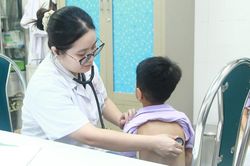 Hà Nội ngày đầu tiên khám sức khỏe miễn phí toàn dân