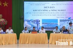 Chuyên gia và người nuôi tôm trao đổi về giải pháp chuyển đổi số trong sản xuất