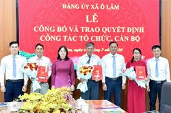 Xã Ô Lâm công bố và trao quyết định công tác tổ chức, cán bộ