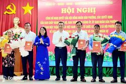 C&aacute;c x&atilde;, phường của Đồng Nai c&ocirc;ng bố c&aacute;c nghị quyết, quyết định về việc sắp xếp, tổ chức lại c&aacute;c th&ocirc;n, ấp, khu phố