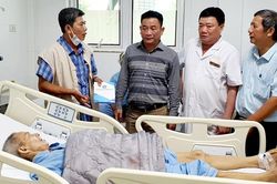 BHXH tỉnh Gia Lai tặng quà cho bệnh nhân có hoàn cảnh khó khăn