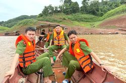Nậm Mạ khẩn trương tìm kiếm người dân bị nước cuốn trôi do mưa lũ