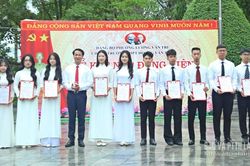 Ươm 'hạt giống đỏ' từ mái trường