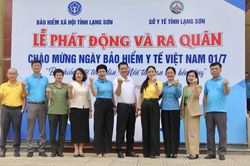 Ra quân hưởng ứng Ngày Bảo hiểm y tế Việt Nam