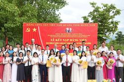 Đảng bộ phường Cam Đường kết nạp 26 đảng viên mới