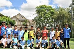 Những cầu thủ 'nhí' dưới chân núi Lang Biang