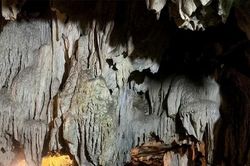 Huyền ảo động Phong Sơn