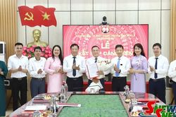 Lễ kết nạp đảng viên tại các chi bộ trực thuộc Đảng bộ Báo và Phát thanh, truyền hình Sơn La