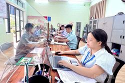 Tận tụy, trách nhiệm phục vụ Nhân dân