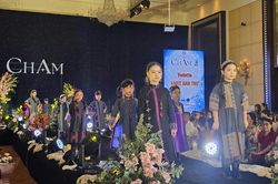 'Mẫu nhí' kể chuyện văn hóa bằng thời trang