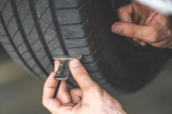 Độ sâu gai lốp và những cảnh báo tài xế không nên bỏ qua