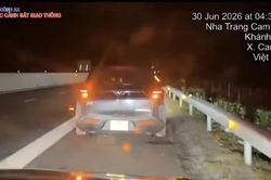 Xử phạt t&agrave;i xế dừng xe tr&aacute;i quy định tr&ecirc;n cao tốc Nha Trang - Cam L&acirc;m