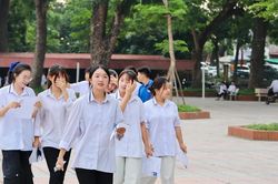 Kỳ thi tốt nghiệp THPT 2026: Môn Toán 'mưa' điểm 10, Ngữ văn vắng bóng điểm tuyệt đối