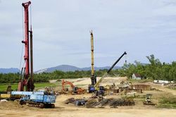 Tăng tốc thi c&ocirc;ng tr&ecirc;n đại c&ocirc;ng trường cao tốc Quy Nhơn - Pleiku