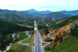 Sẵn s&agrave;ng đầu tư bổ sung một số hạng mục tr&ecirc;n cao tốc đoạn La Sơn - H&ograve;a Li&ecirc;n