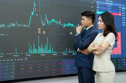 Chứng khoán tháng 7: VN-Index bước vào giai đoạn 'thử lửa'
