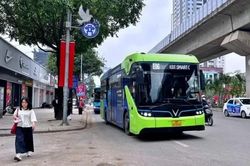 Từ 1/7, H&agrave; Nội miễn ph&iacute; v&eacute; xe bu&yacute;t trong v&ugrave;ng ph&aacute;t thải thấp