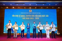 VIMC tôn vinh tập thể, cá nhân tiêu biểu: Lấy yếu tố con người làm gốc, hướng đến phát triển bền vững