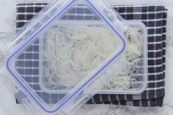 Sai lầm nhiều người mắc phải khi bảo quản bún trong tủ lạnh